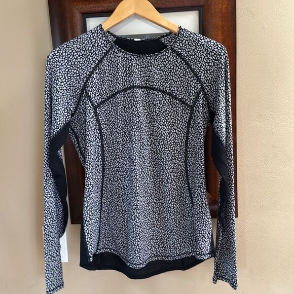 Lululemon Cover Me Miss Mosaic Top 8 - Picture 7 of 9